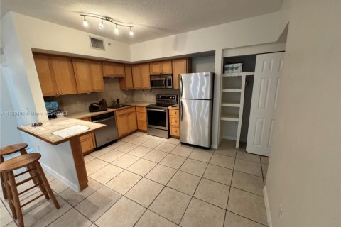 Condominio en alquiler en Miami, Florida, 1 dormitorio, 80.82 m2 № 1944820 - foto 3