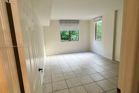 Condominio en alquiler en Miami, Florida, 1 dormitorio, 80.82 m2 № 1944820 - foto 7