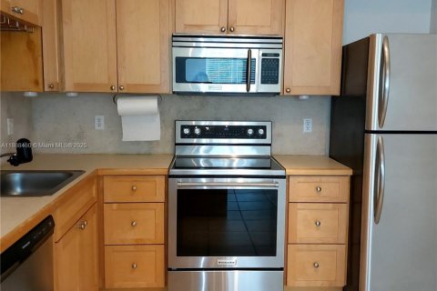 Condominio en alquiler en Miami, Florida, 1 dormitorio, 80.82 m2 № 1944820 - foto 25