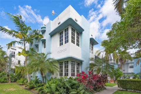 Condo in Miami Beach, Florida  № 2004726 - photo 4