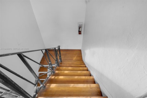 Condo in Miami Beach, Florida  № 2004726 - photo 6