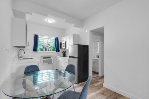 Condo in Miami Beach, Florida  № 2004726 - photo 14