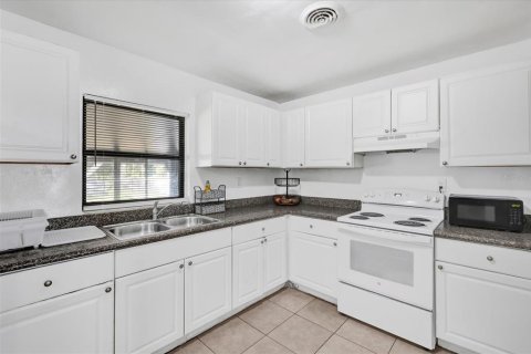 Villa ou maison à vendre à DeLand, Floride: 3 chambres, 159.42 m2 № 1565131 - photo 8
