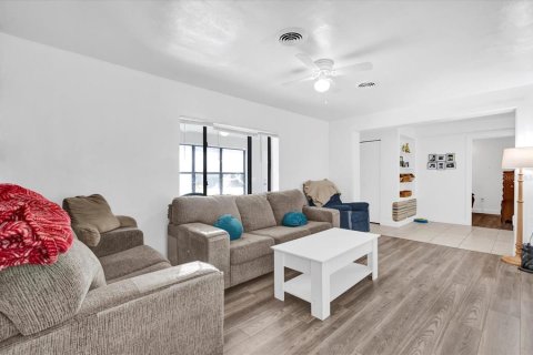 Villa ou maison à vendre à DeLand, Floride: 3 chambres, 159.42 m2 № 1565131 - photo 3