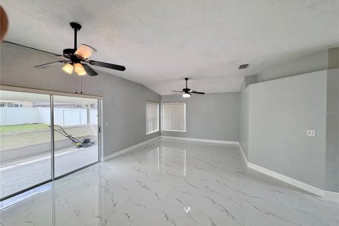 Villa ou maison à louer à Orlando, Floride: 3 chambres, 123.37 m2 № 2406816 - photo 6