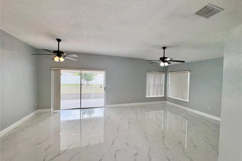 Villa ou maison à louer à Orlando, Floride: 3 chambres, 123.37 m2 № 2406816 - photo 3