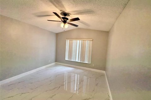Villa ou maison à louer à Orlando, Floride: 3 chambres, 123.37 m2 № 2406816 - photo 10