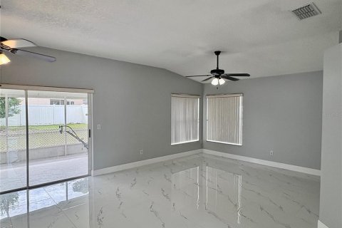Villa ou maison à louer à Orlando, Floride: 3 chambres, 123.37 m2 № 2406816 - photo 4