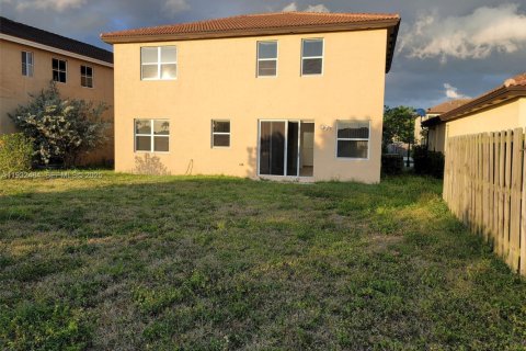 Снять в аренду виллу или дом в Хомстед, Флорида 4 спальни, 224.82м2, № 1990852 - фото 28