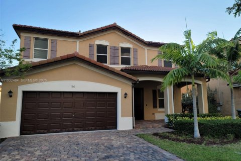 Снять в аренду виллу или дом в Хомстед, Флорида 4 спальни, 224.82м2, № 1990852 - фото 3