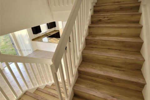 Снять в аренду виллу или дом в Хомстед, Флорида 4 спальни, 224.82м2, № 1990852 - фото 17