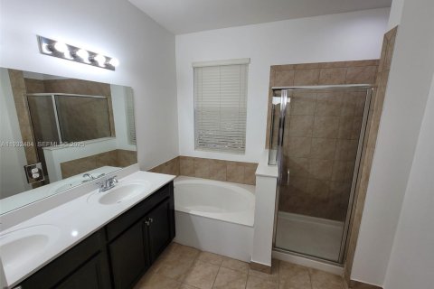 Снять в аренду виллу или дом в Хомстед, Флорида 4 спальни, 224.82м2, № 1990852 - фото 23