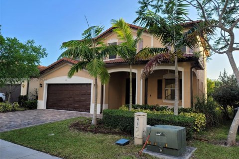 Снять в аренду виллу или дом в Хомстед, Флорида 4 спальни, 224.82м2, № 1990852 - фото 2