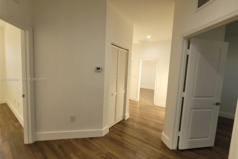 Снять в аренду виллу или дом в Хомстед, Флорида 4 спальни, 224.82м2, № 1990852 - фото 19