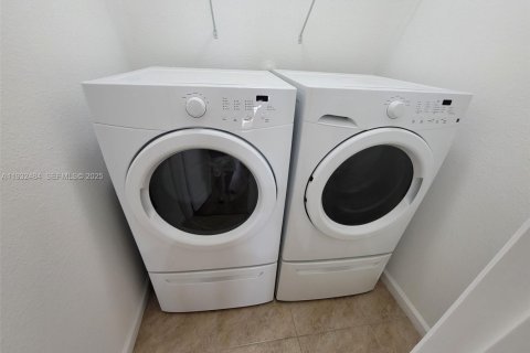 Снять в аренду виллу или дом в Хомстед, Флорида 4 спальни, 224.82м2, № 1990852 - фото 14