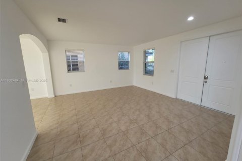 Снять в аренду виллу или дом в Хомстед, Флорида 4 спальни, 224.82м2, № 1990852 - фото 29