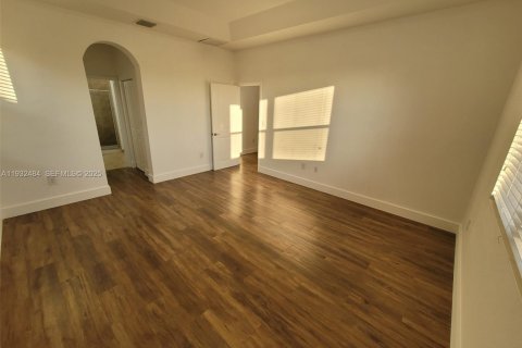 Снять в аренду виллу или дом в Хомстед, Флорида 4 спальни, 224.82м2, № 1990852 - фото 22