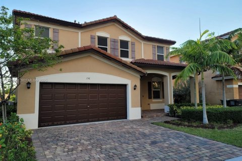 Снять в аренду виллу или дом в Хомстед, Флорида 4 спальни, 224.82м2, № 1990852 - фото 1