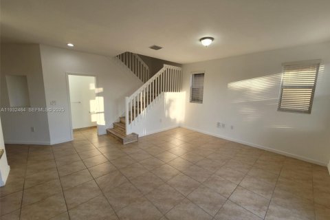 Снять в аренду виллу или дом в Хомстед, Флорида 4 спальни, 224.82м2, № 1990852 - фото 12