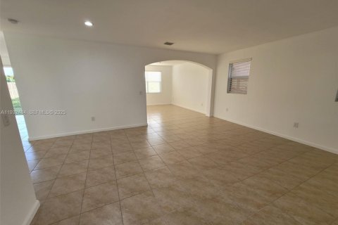 Снять в аренду виллу или дом в Хомстед, Флорида 4 спальни, 224.82м2, № 1990852 - фото 30