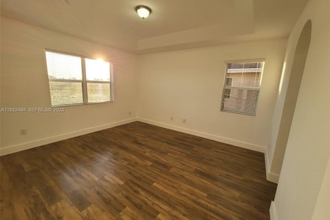 Снять в аренду виллу или дом в Хомстед, Флорида 4 спальни, 224.82м2, № 1990852 - фото 20