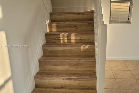 Снять в аренду виллу или дом в Хомстед, Флорида 4 спальни, 224.82м2, № 1990852 - фото 16