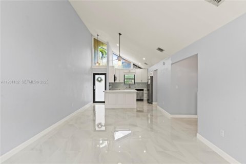 Снять в аренду таунхаус в Майами, Флорида 2 спальни, 90.49м2, № 1990526 - фото 6