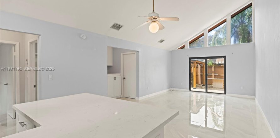 Таунхаус в Майами, Флорида 2 спальни, 90.49м2 № 1990526