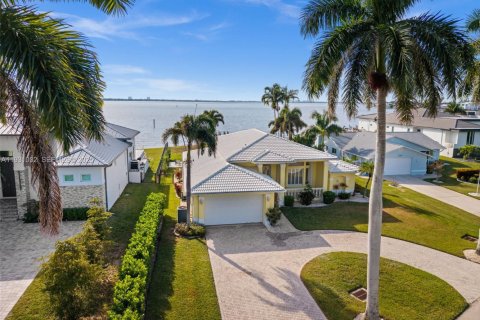 Купить виллу или дом в Кейп-Корал, Флорида 3 спальни, 211.45м2, № 1991475 - фото 6