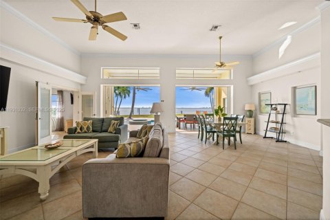 Купить виллу или дом в Кейп-Корал, Флорида 3 спальни, 211.45м2, № 1991475 - фото 10