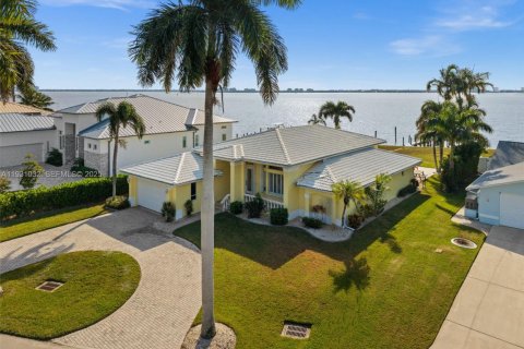 Купить виллу или дом в Кейп-Корал, Флорида 3 спальни, 211.45м2, № 1991475 - фото 8