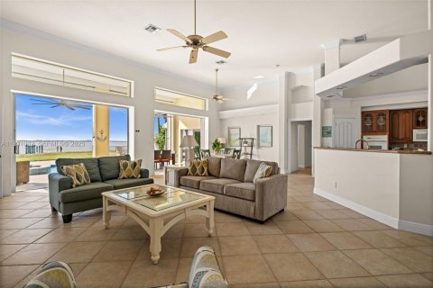 Купить виллу или дом в Кейп-Корал, Флорида 3 спальни, 211.45м2, № 1991475 - фото 11