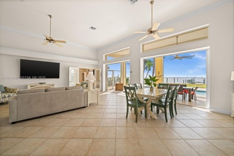 Купить виллу или дом в Кейп-Корал, Флорида 3 спальни, 211.45м2, № 1991475 - фото 15