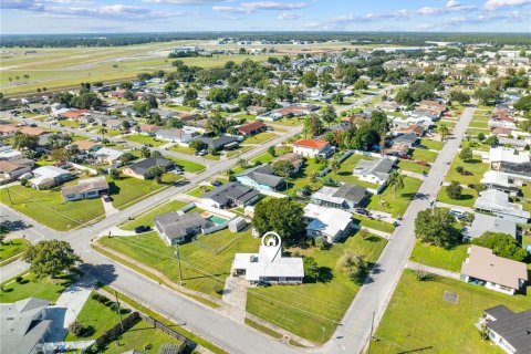 Villa ou maison à vendre à Kissimmee, Floride: 2 chambres, 105.63 m2 № 2431127 - photo 4
