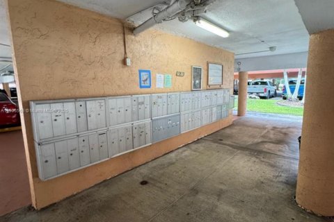 Copropriété à louer à Hialeah, Floride: 2 chambres, 92.72 m2 № 1957109 - photo 23