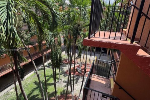 Copropriété à louer à Hialeah, Floride: 2 chambres, 92.72 m2 № 1957109 - photo 11