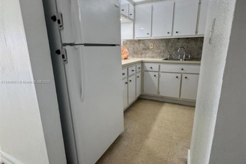 Copropriété à louer à Hialeah, Floride: 2 chambres, 92.72 m2 № 1957109 - photo 3