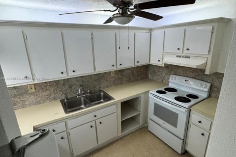 Copropriété à louer à Hialeah, Floride: 2 chambres, 92.72 m2 № 1957109 - photo 2