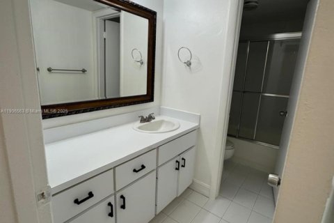 Copropriété à louer à Hialeah, Floride: 2 chambres, 92.72 m2 № 1957109 - photo 14