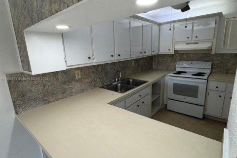 Copropriété à louer à Hialeah, Floride: 2 chambres, 92.72 m2 № 1957109 - photo 6