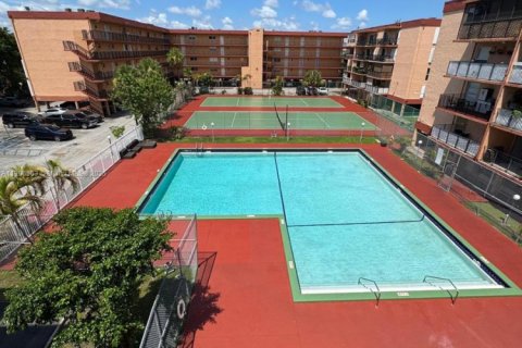 Copropriété à louer à Hialeah, Floride: 2 chambres, 92.72 m2 № 1957109 - photo 10