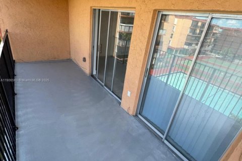 Copropriété à louer à Hialeah, Floride: 2 chambres, 92.72 m2 № 1957109 - photo 9