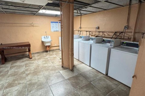 Copropriété à louer à Hialeah, Floride: 2 chambres, 92.72 m2 № 1957109 - photo 21