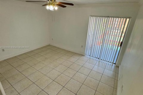 Copropriété à louer à Hialeah, Floride: 2 chambres, 92.72 m2 № 1957109 - photo 15