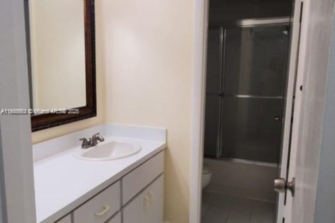 Copropriété à louer à Hialeah, Floride: 2 chambres, 92.72 m2 № 1957109 - photo 13