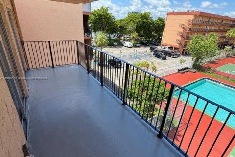 Copropriété à louer à Hialeah, Floride: 2 chambres, 92.72 m2 № 1957109 - photo 8