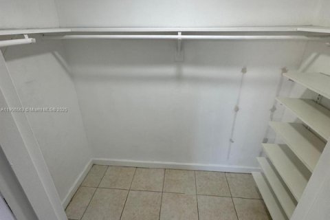 Copropriété à louer à Hialeah, Floride: 2 chambres, 92.72 m2 № 1957109 - photo 16