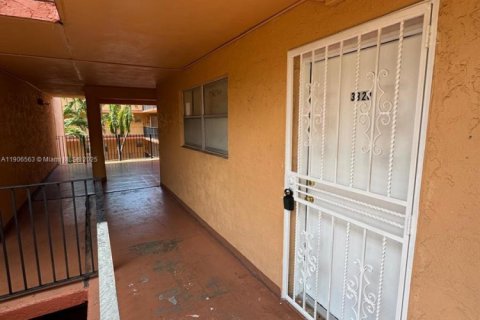 Copropriété à louer à Hialeah, Floride: 2 chambres, 92.72 m2 № 1957109 - photo 18