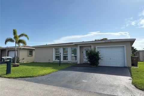 Casa en venta en Deerfield Beach, Florida, 2 dormitorios, 127.83 m2 № 1867111 - foto 1