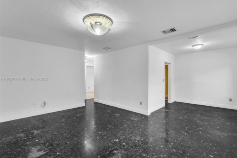 Villa ou maison à vendre à Miami, Floride: 3 chambres № 1930766 - photo 9